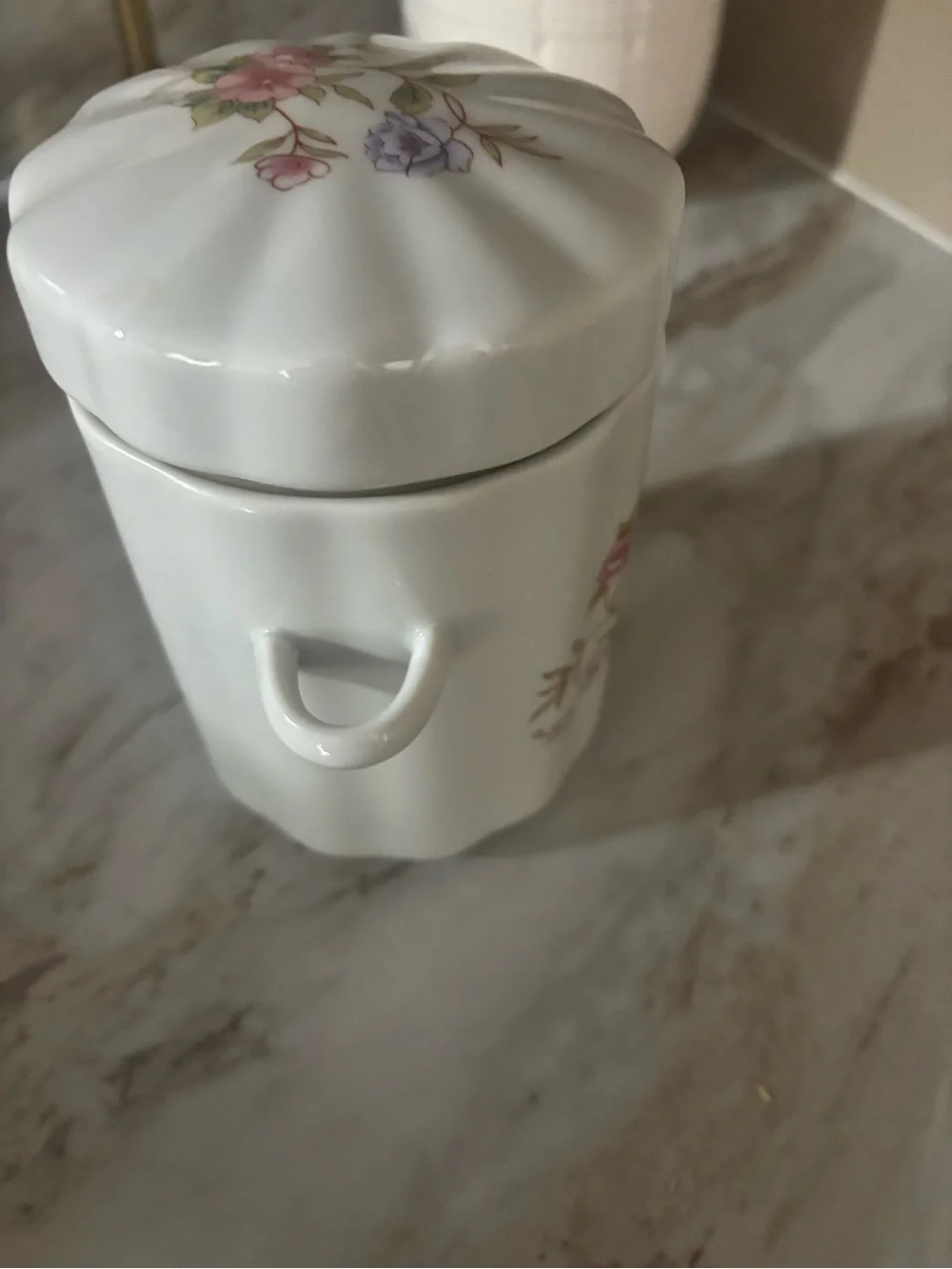 FTDA Vintage Floral Covered Porcelain canister ‎ with Lid